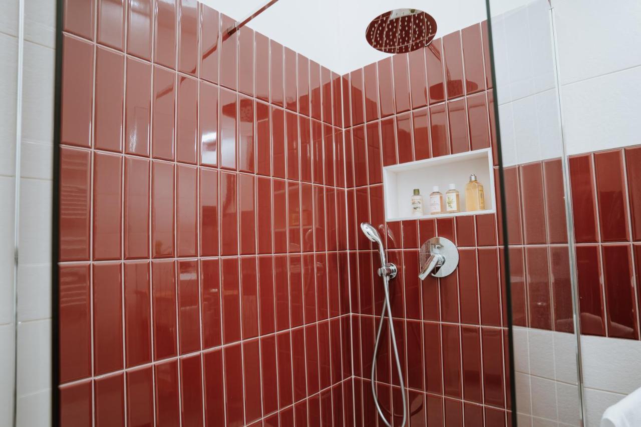 Budapest Perla Luxory 1. Luaran gambar