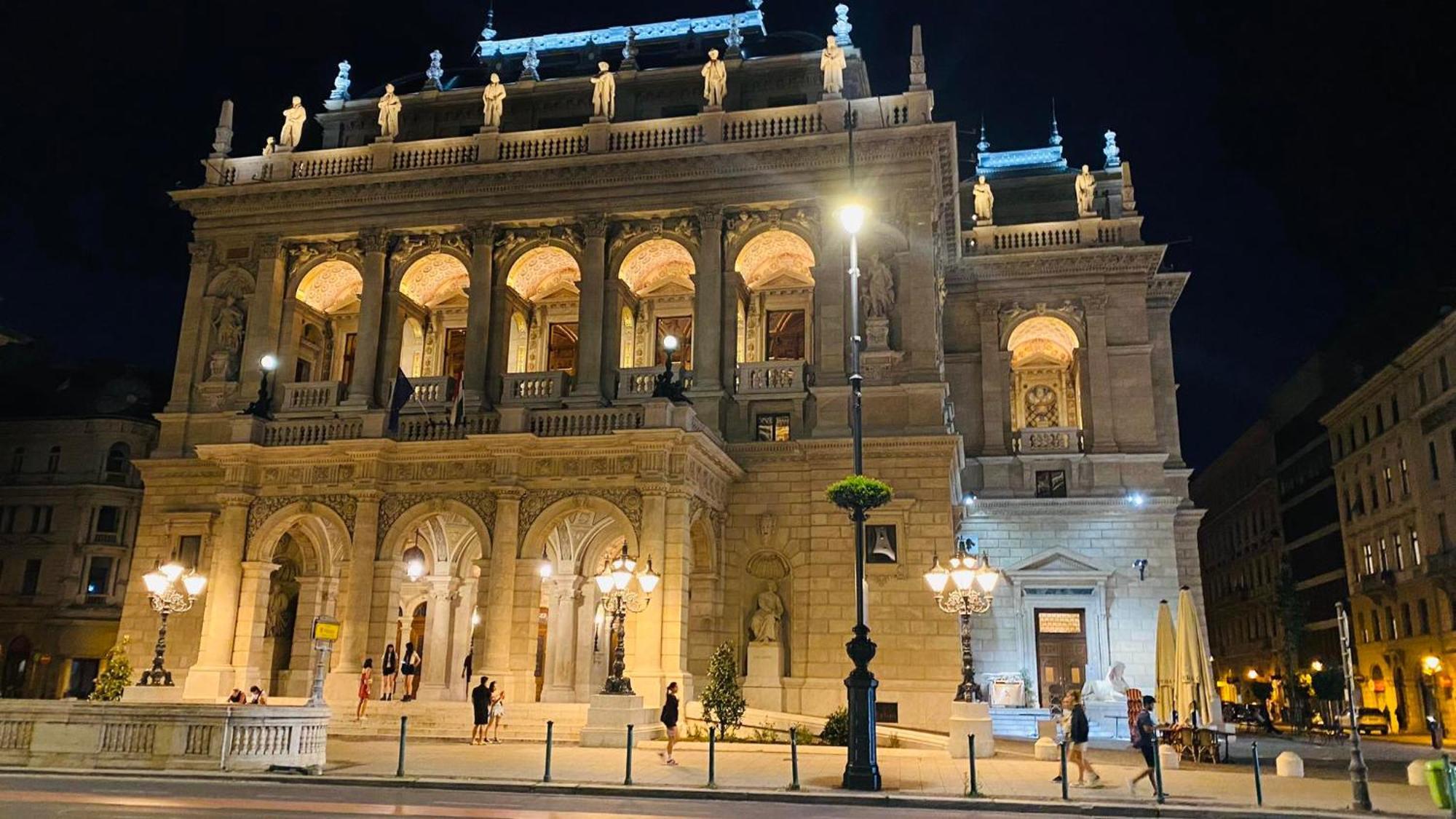 Budapest Perla Luxory 1. Luaran gambar